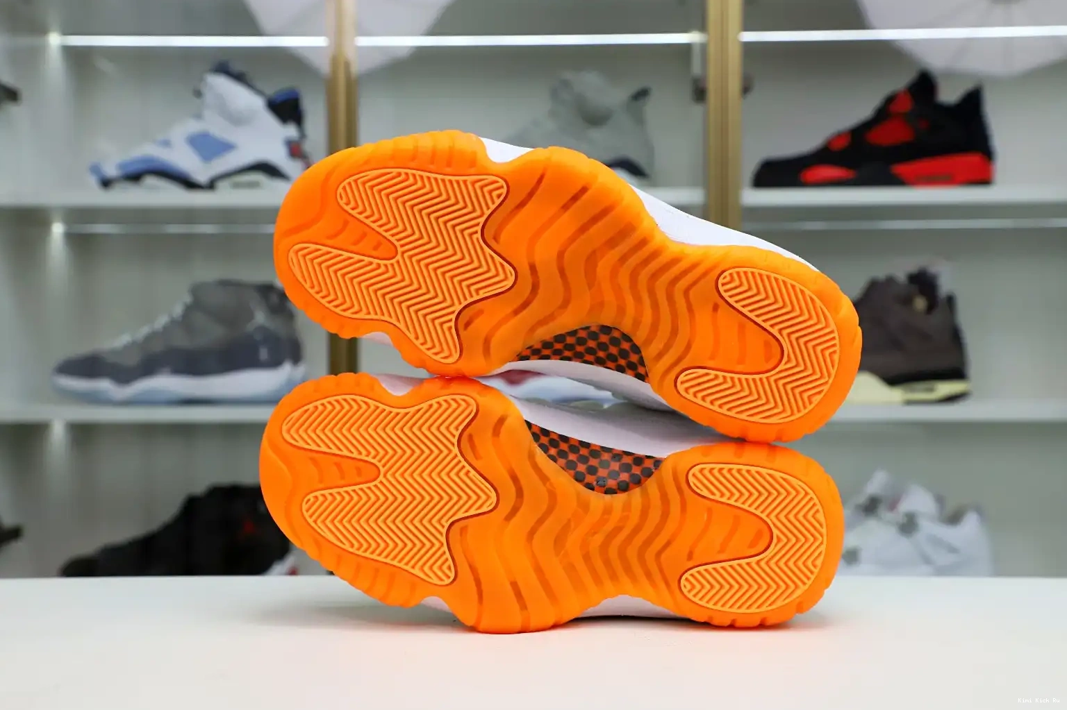 'BRIGHT WMNS Kimikick AIR 11 CITRUS' RETRO LOW JORDAN 0404